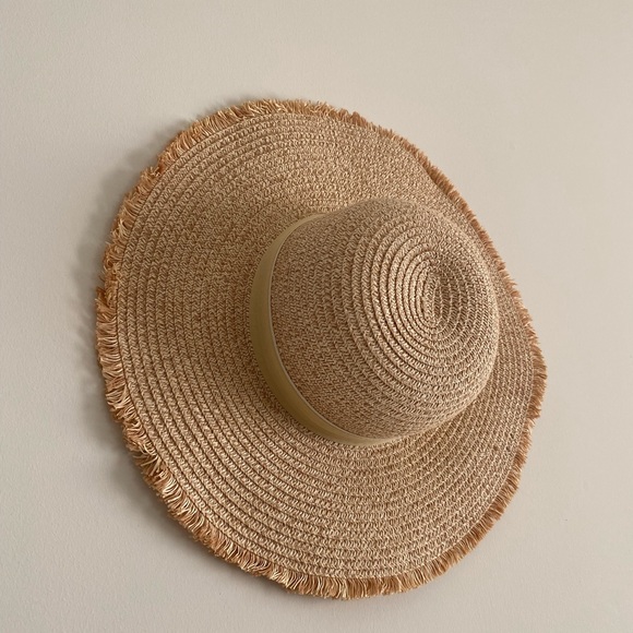NWOT Straw Hat - Picture 3 of 4
